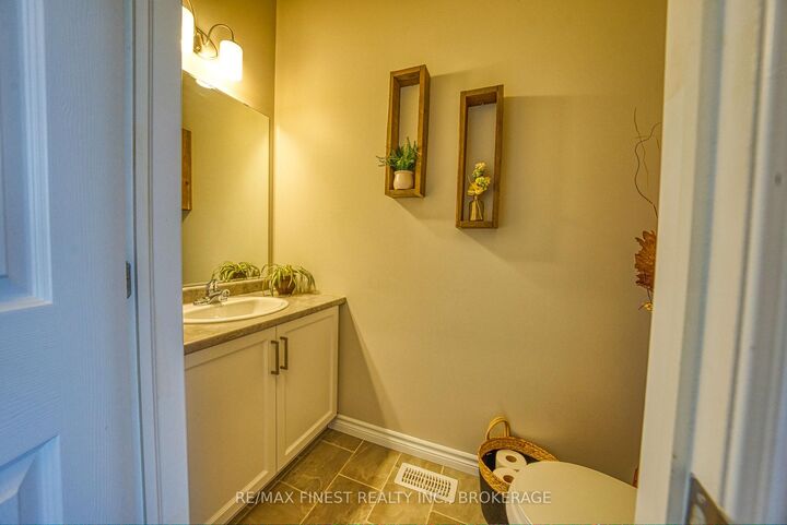 Property Photo: 1010 Rosanna Avenue ON K7P 0N2
