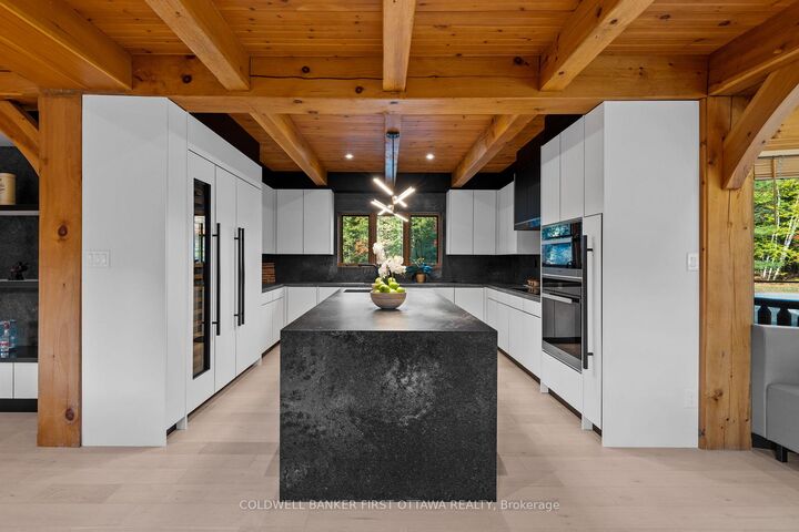 9 Lucas Lane — photo 1