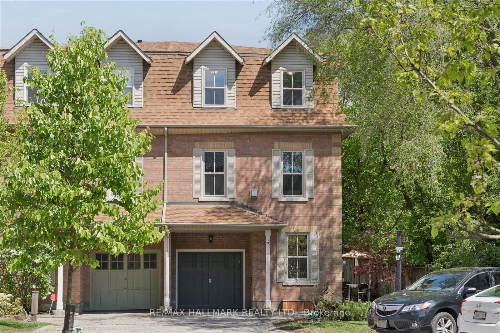 Property Photo: 13 E J Lennox Way ON L3R 5K7