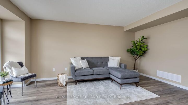 Property Photo: 1600 Mickleborough Drive 17 ON N6G 5R9