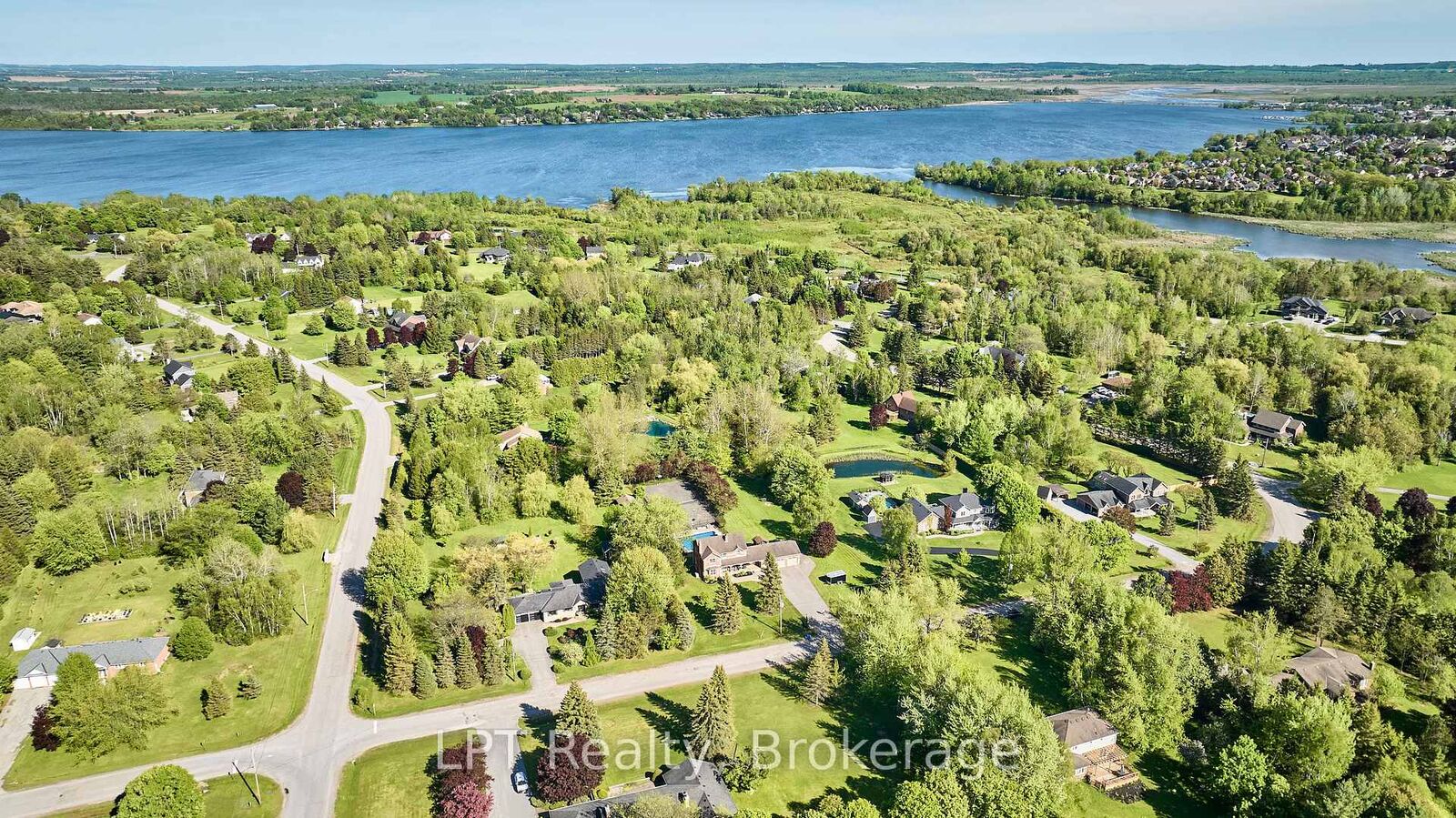 Property Photo: 16 Cawkers Cove Road ON L9L 1P4