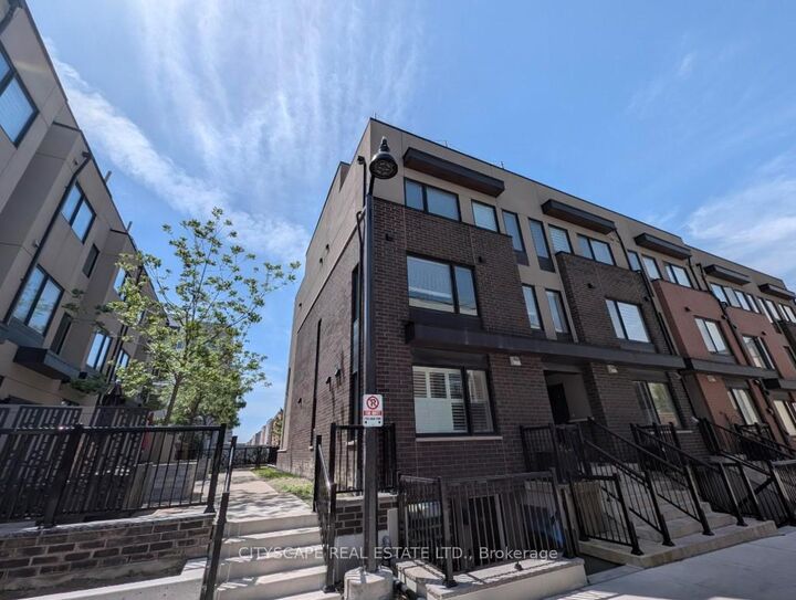 Property Photo: 142 William Duncan Road 4 ON M3K 0C1