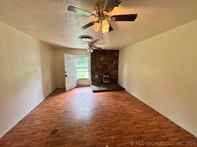 Property Photo: 909 NW 10th Street OK 74462