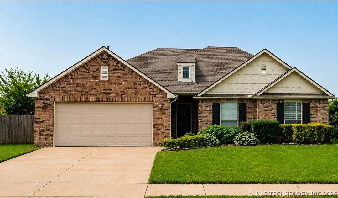 Property Photo:  14608 S Kendalwood Boulevard  OK 74033 