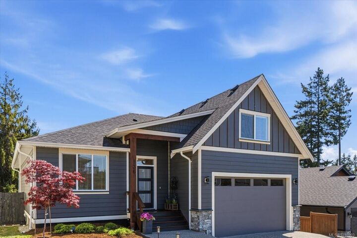 136 Golden Oaks Cres — photo 1