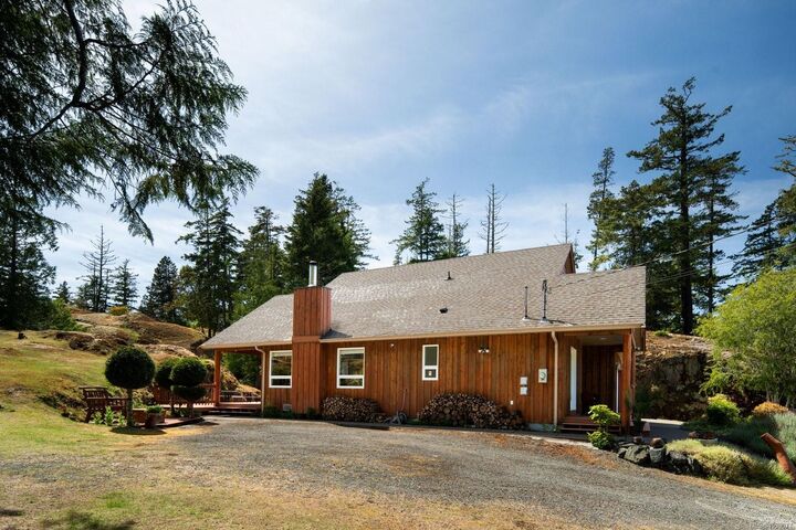 Property Photo: 2730 Phillips Rd #B BC V9Z 0Y3