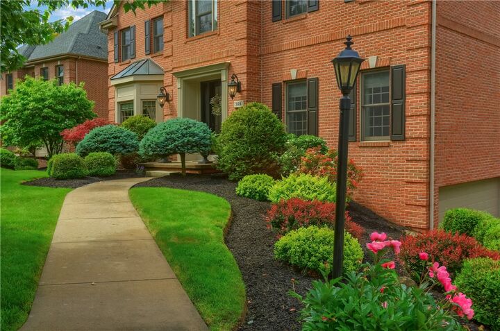 Property Photo: 358 Steeplechase Dr PA 16066