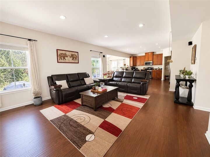 Property Photo:  2702 Pittsburgh Ct  PA 15143 