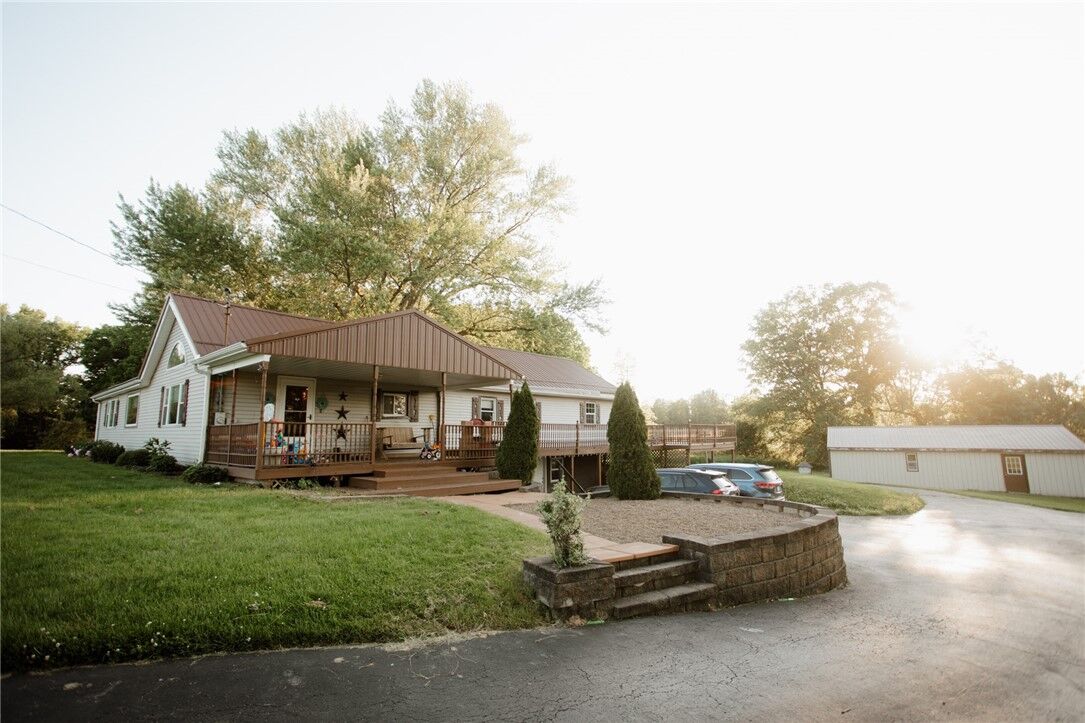 Property Photo: 1425 Old State Rd PA 16101