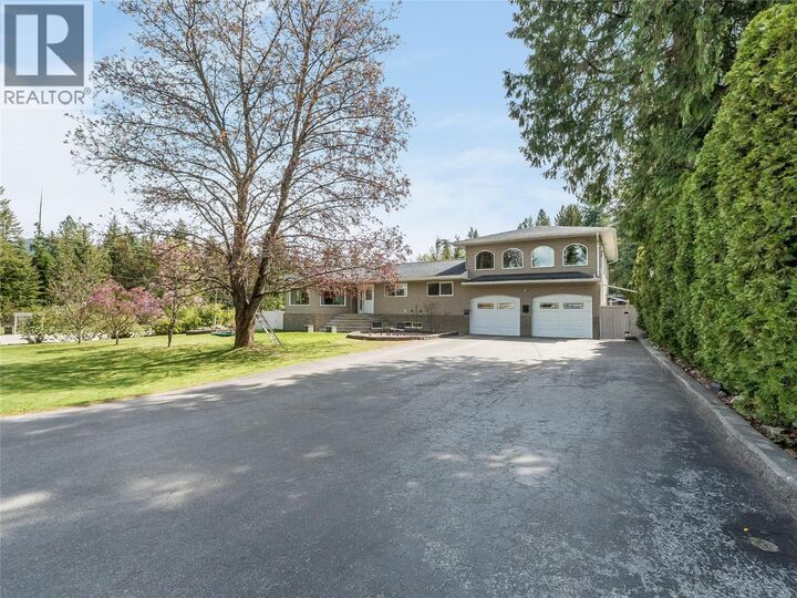 Photo de la propriété:  1400 Meadowbrook Drive  BC V1N 3M1 