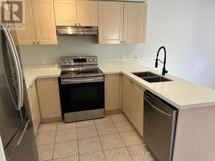 Property Photo:  7240 Village Walk  ON L5W 1V8 