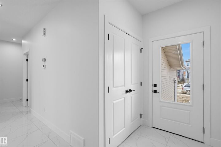 Photo de la propriété: 3026 7A Avenue SW AB T6X 3M3