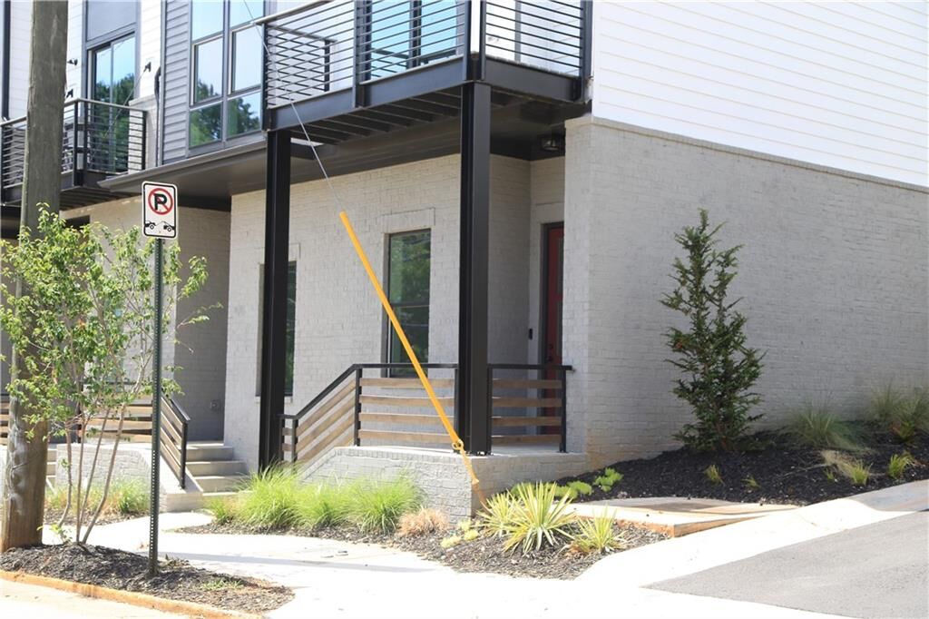 Property Photo:  1350 May Avenue SE 20  GA 30316 