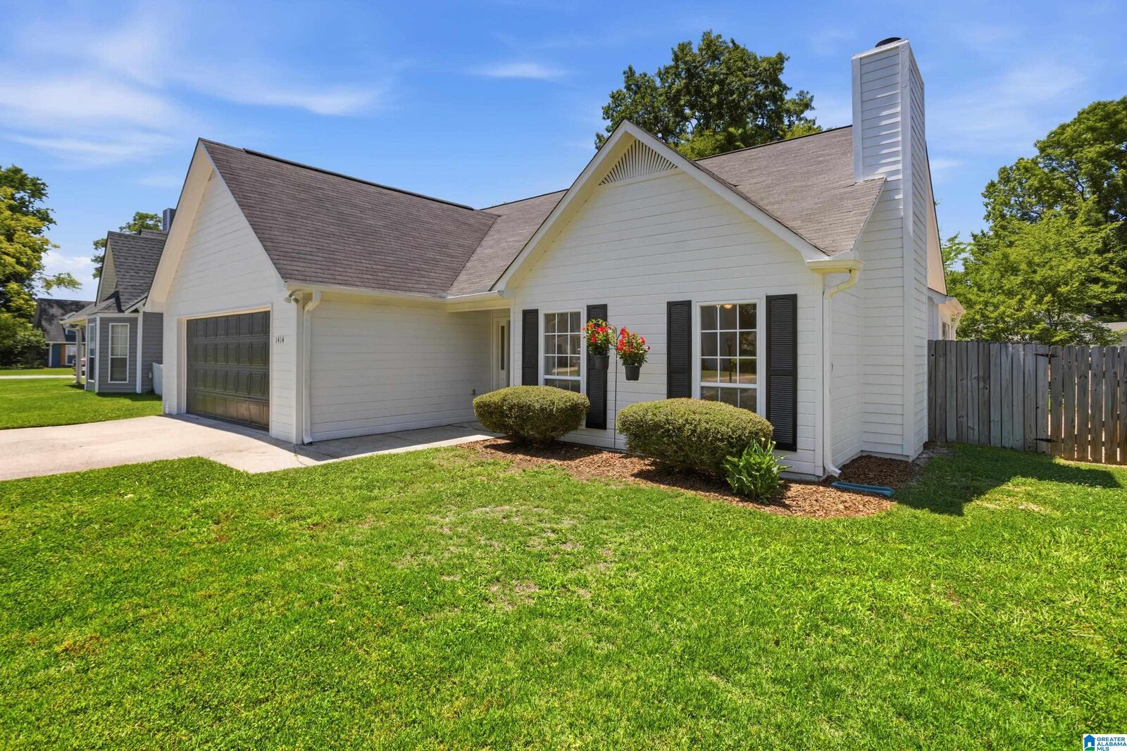 Property Photo: 1414 Timber Circle AL 35080