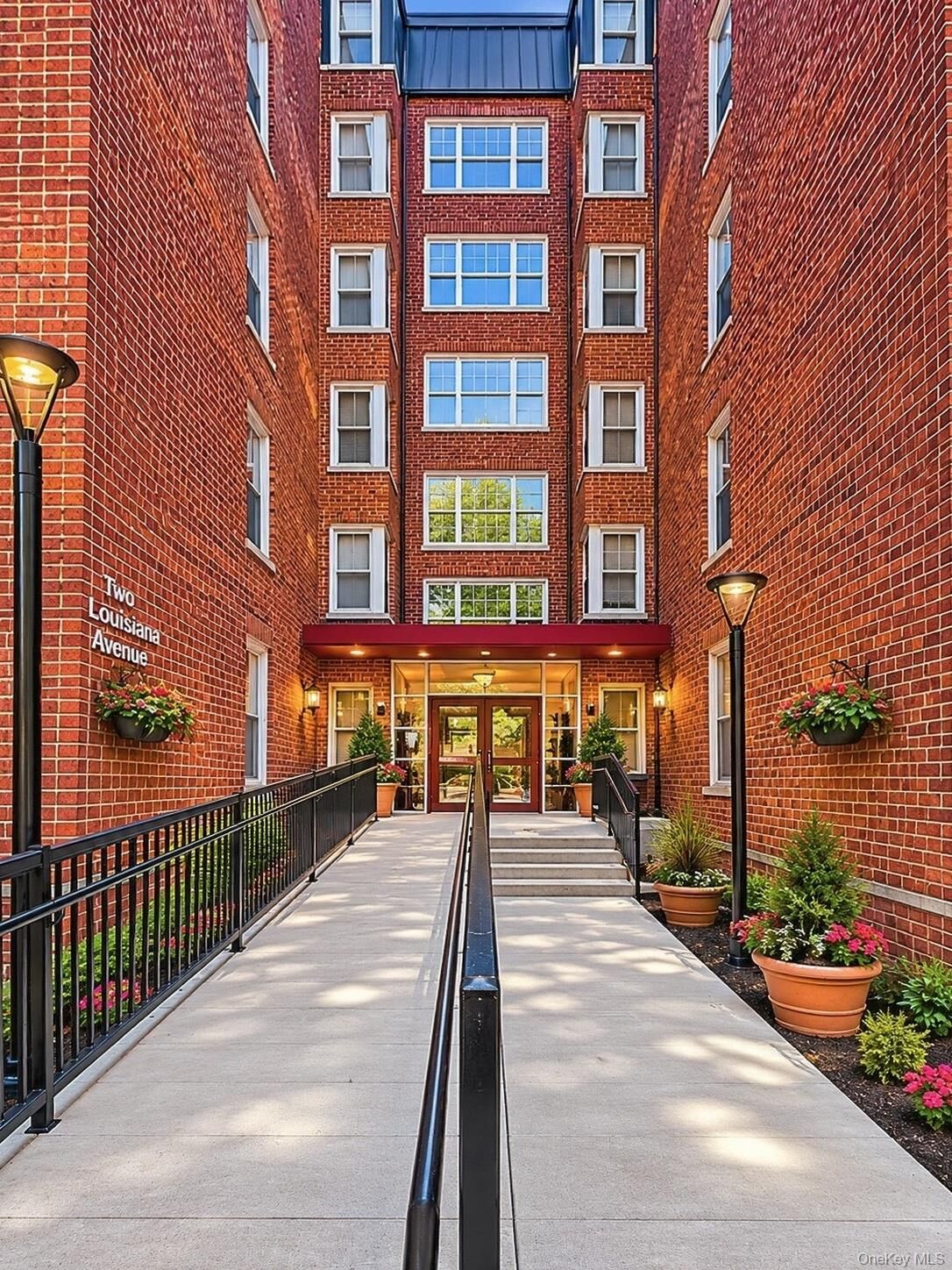 Property Photo:  2 Louisiana Avenue 4B  NY 10708 