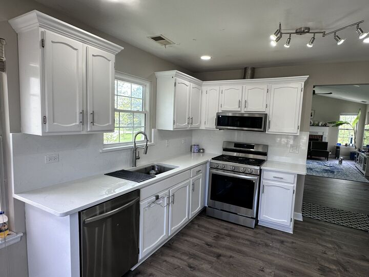 Property Photo:  202 E Fabish Drive 202  IL 60089 