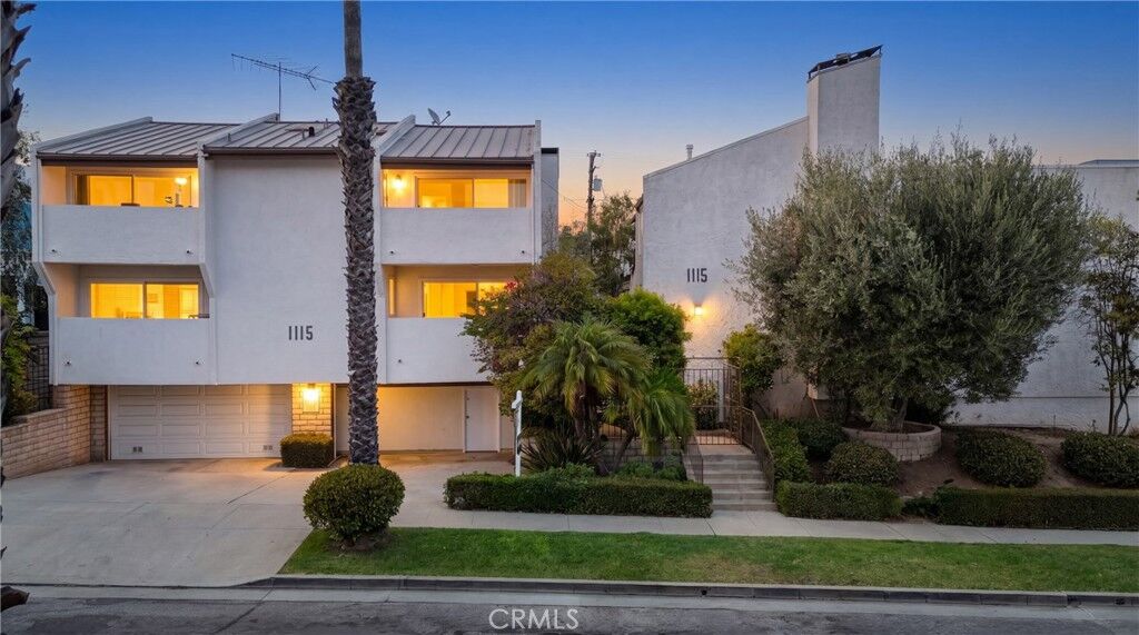 Property Photo:  1115 19th 10  CA 90403 