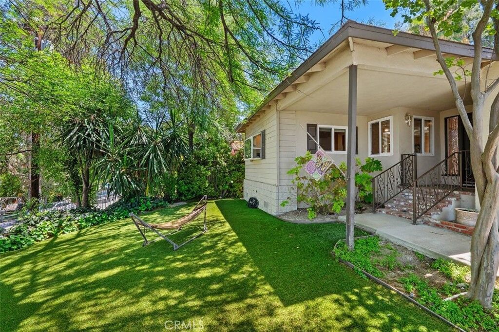 Property Photo:  22946 Crespi  CA 91364 