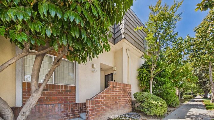 Property Photo:  735 W California  CA 91203 