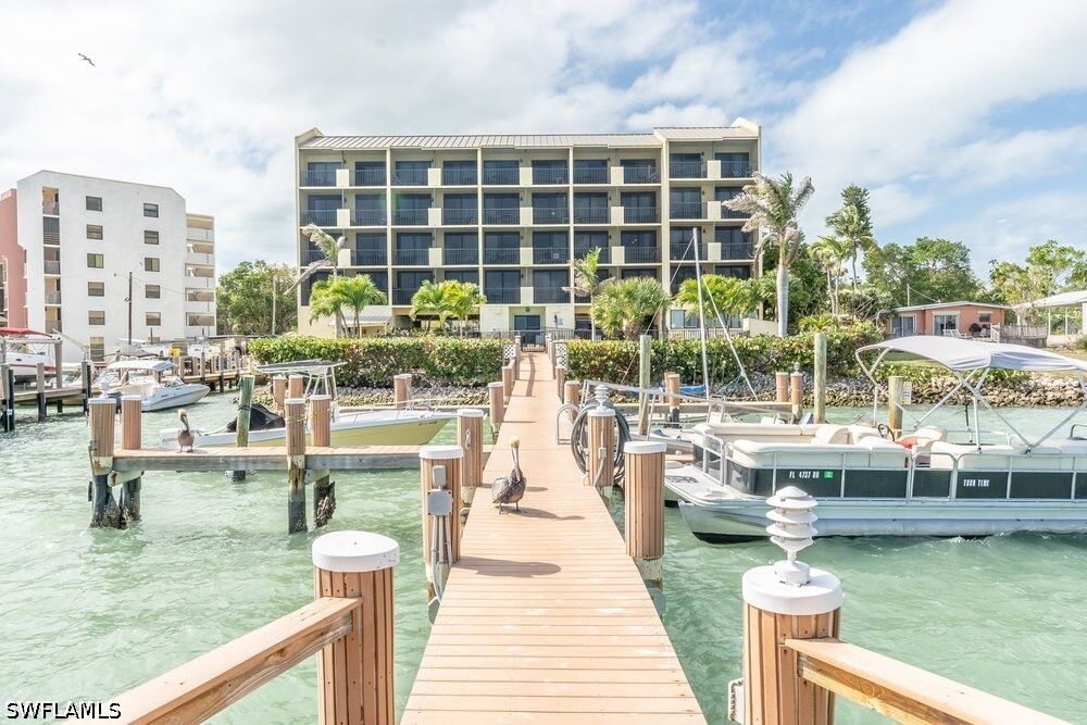 Property Photo:  10 Tampa Place 404  FL 34145 