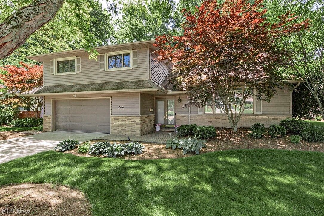 Property Photo:  5504 Lansbury Lane  OH 44124 