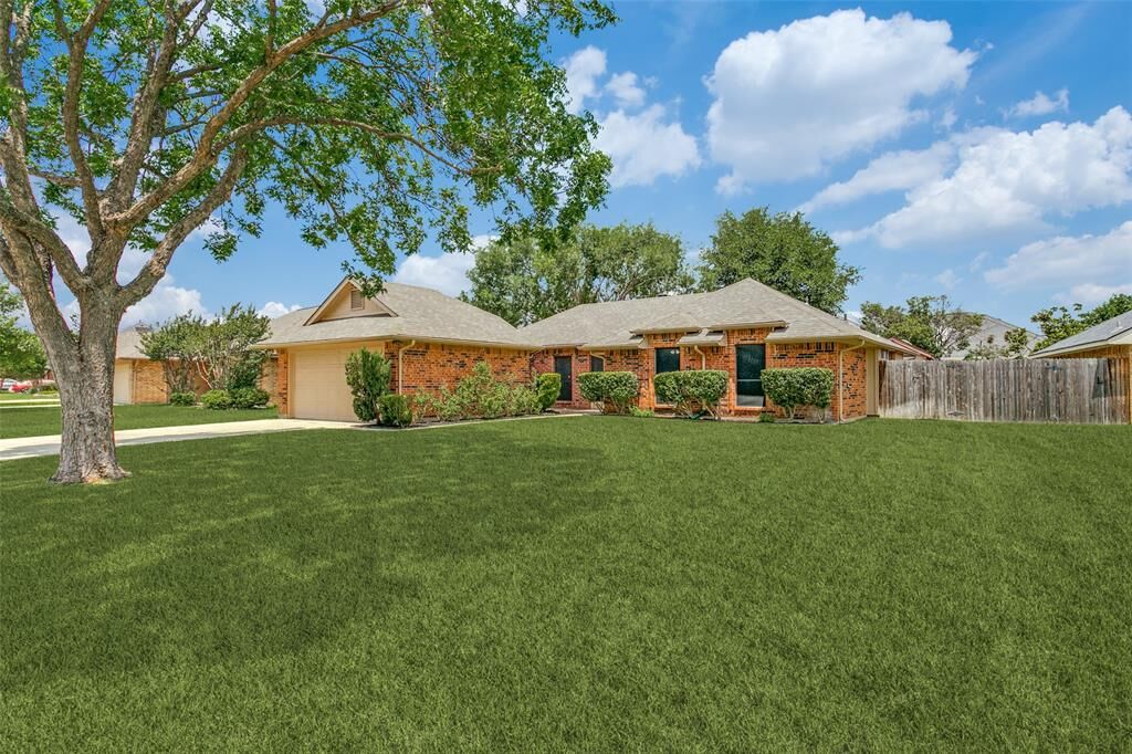 Property Photo: 20 Chimney Rock Drive TX 76262