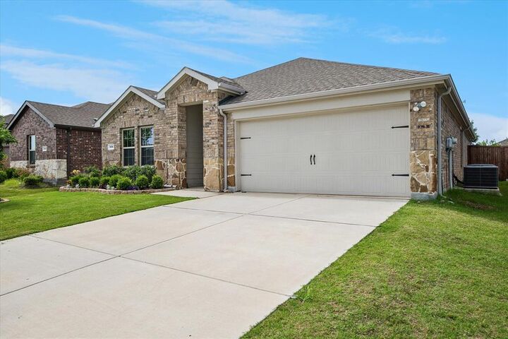 Property Photo:  936 Glover Drive  TX 76227 