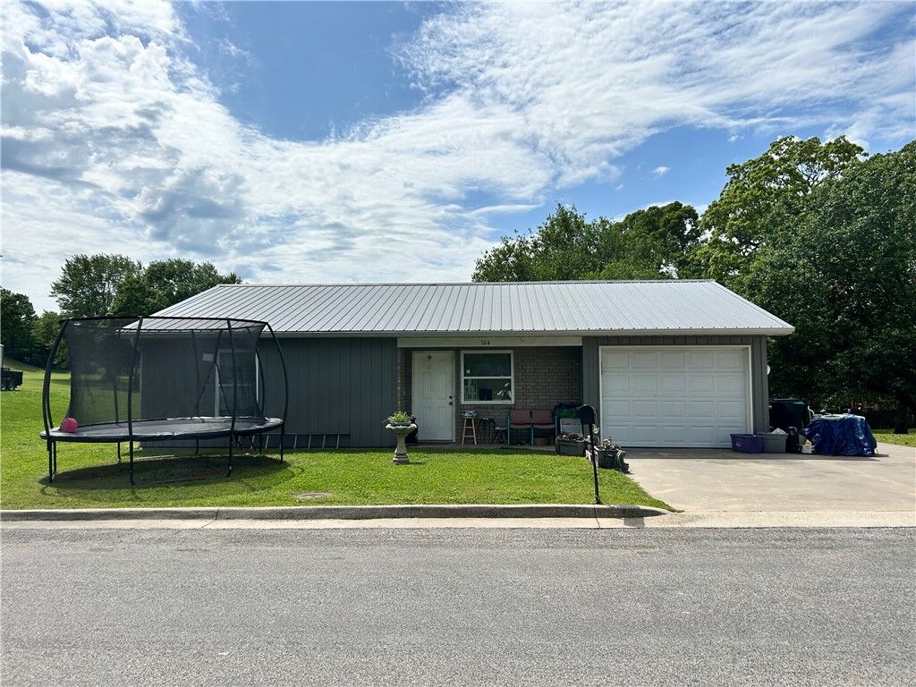 Property Photo:  104 Clive  AR 72616 