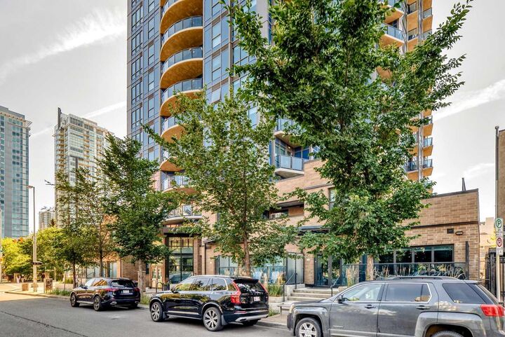 Property Photo: 303 13 Avenue SW 1003 AB T2R 0Y9