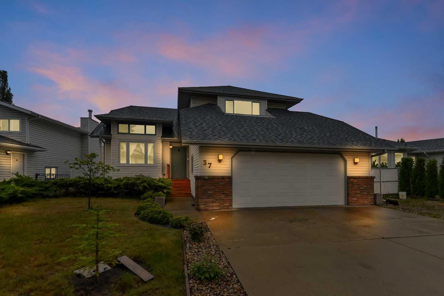 Property Photo: 37 Denovan Crescent AB T4R 2B6