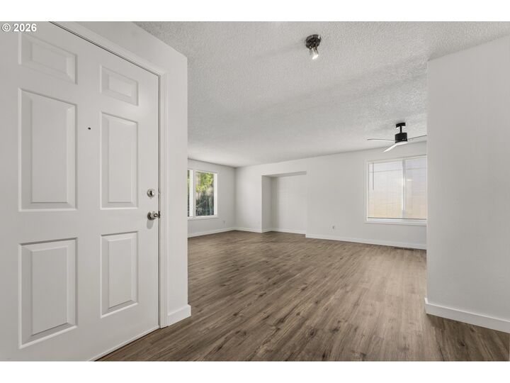 Property Photo: 3003 NE Hale Ave OR 97030