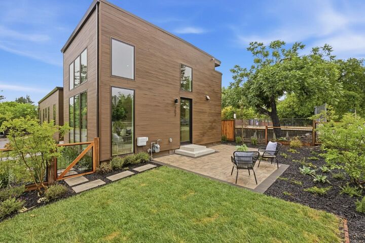 Property Photo: 702 Ellsworth Place CA 94306