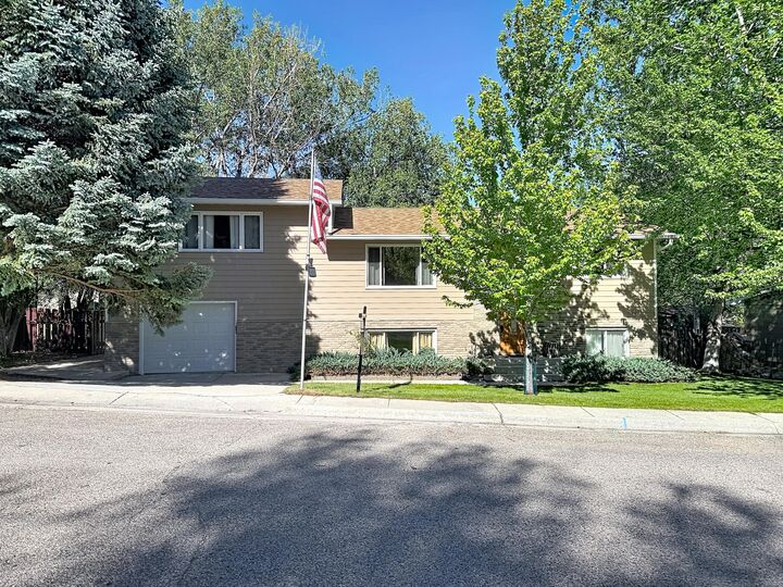 Property Photo:  707 Circle Drive  WY 82834 