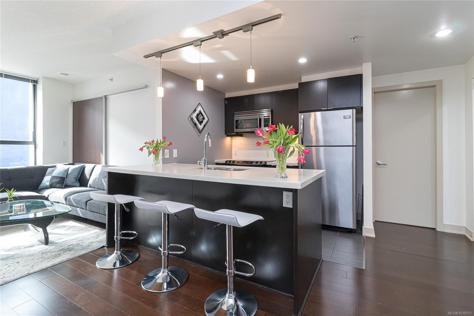 Property Photo:  760 Johnson St #204  BC V8W 0A4 