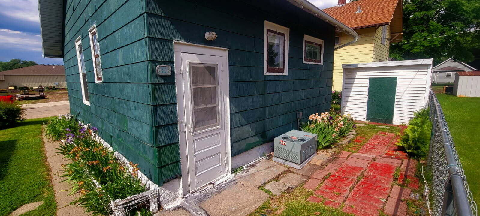 Property Photo: 119 NW 7th Avenue SD 57401