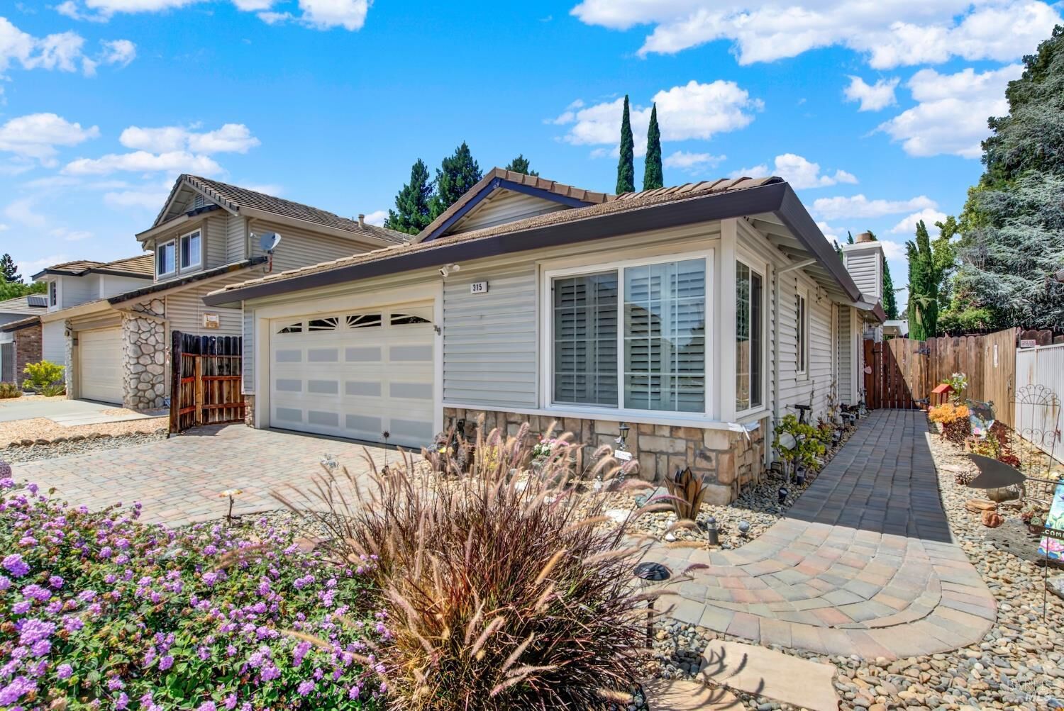 Property Photo: 315 Regency Circle CA 95687