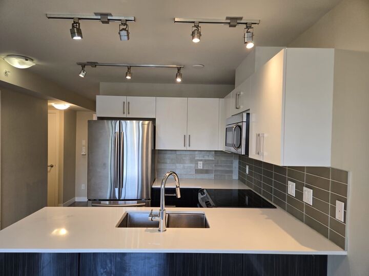 Property Photo:  2689 Kingsway 512  BC V5R 0C3 