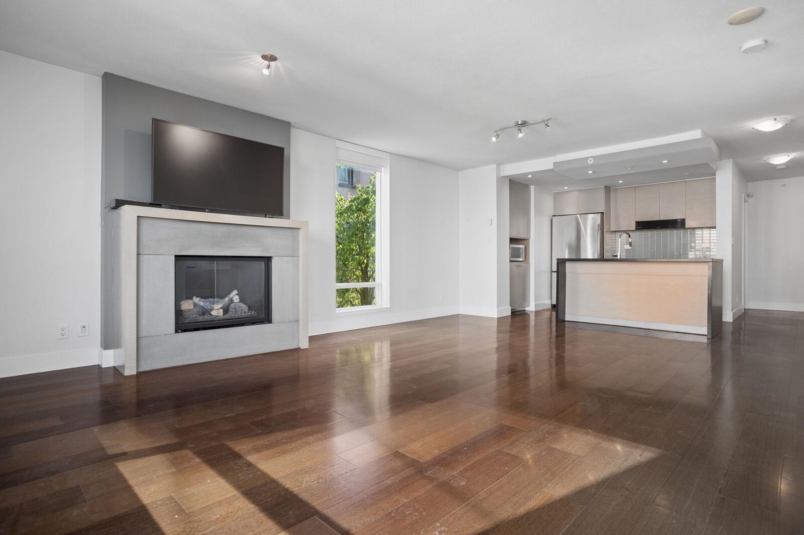 Property Photo: 1530 W 8th Avenue 403 BC V6J 5M6