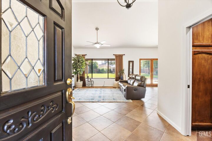 Property Photo:  8836 Sierra Oak Drive  CA 93311 