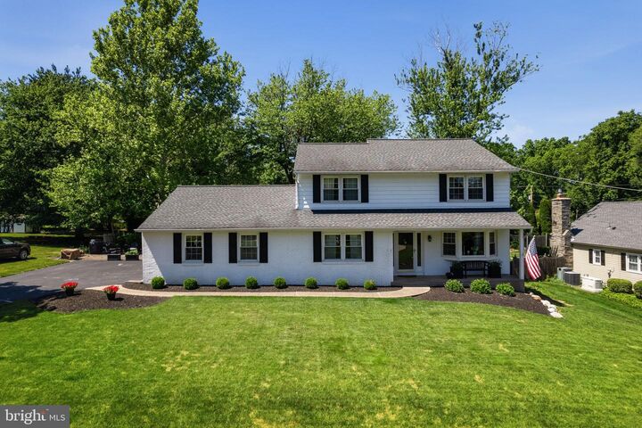 Property Photo:  824 Queens Drive  PA 19067 