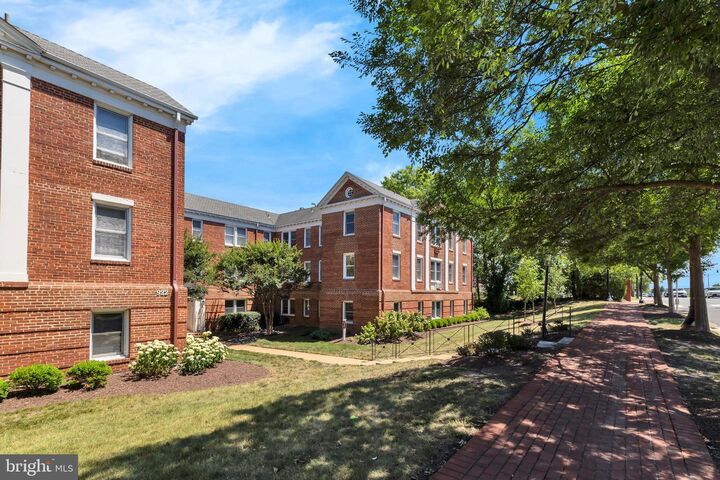 Property Photo:  922 S Washington Street 312  VA 22314 