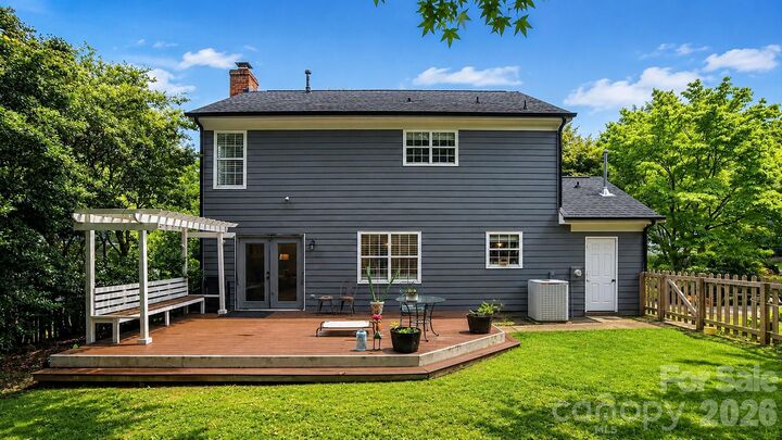 Property Photo:  6901 Daerwood Place  NC 28215 