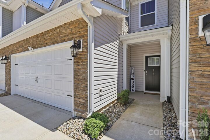Property Photo: 205 Reynard Trail SC 29609