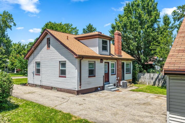 Property Photo: 6916 Kleindale Avenue OH 45231
