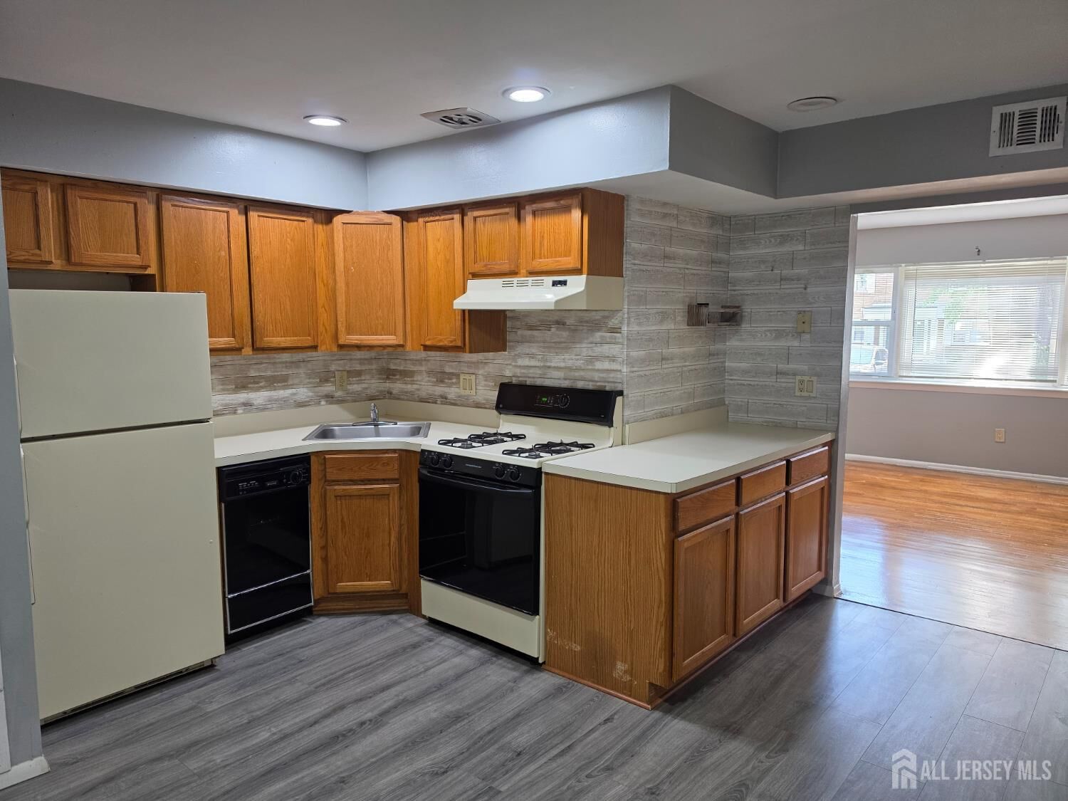 Property Photo:  197 Evergreen Road 3A  NJ 08837 