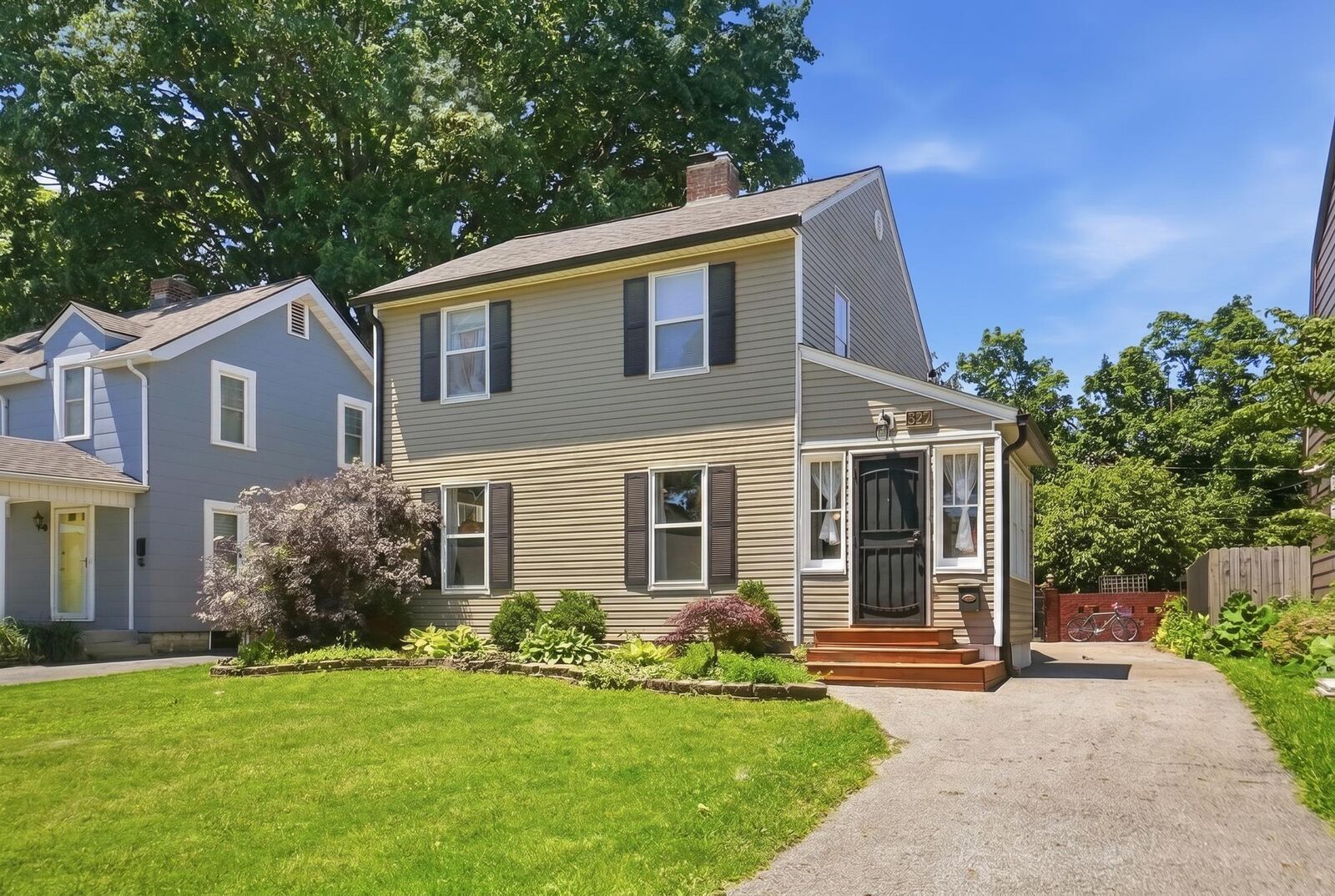 Property Photo:  587 Wiltshire Road  OH 43204 