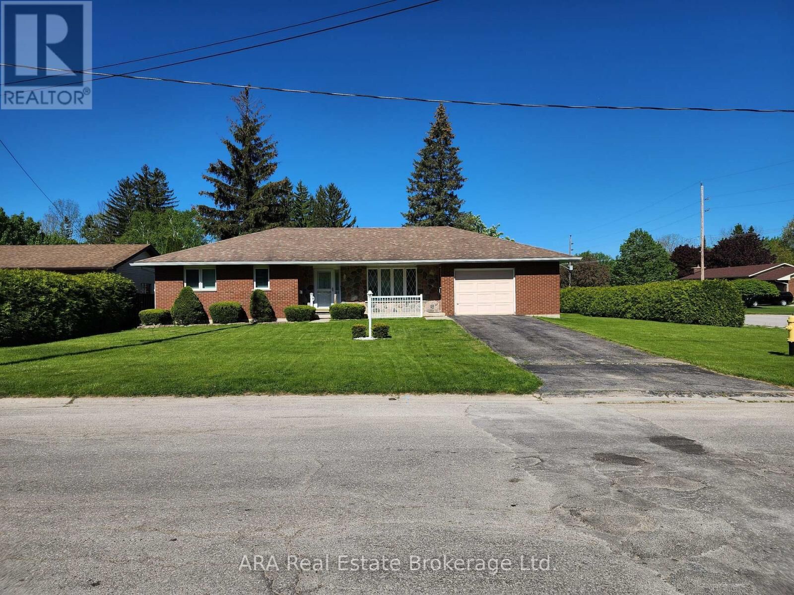 Property Photo:  66 Union Street  ON N4L 1E6 