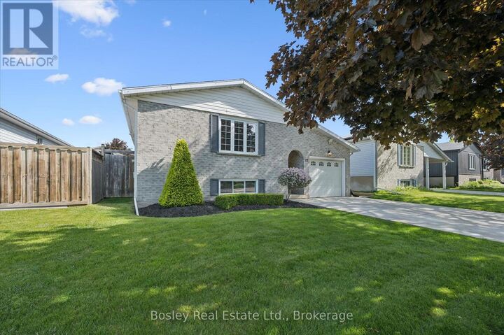 Property Photo:  23 Memory Lane  ON N3C 3X7 