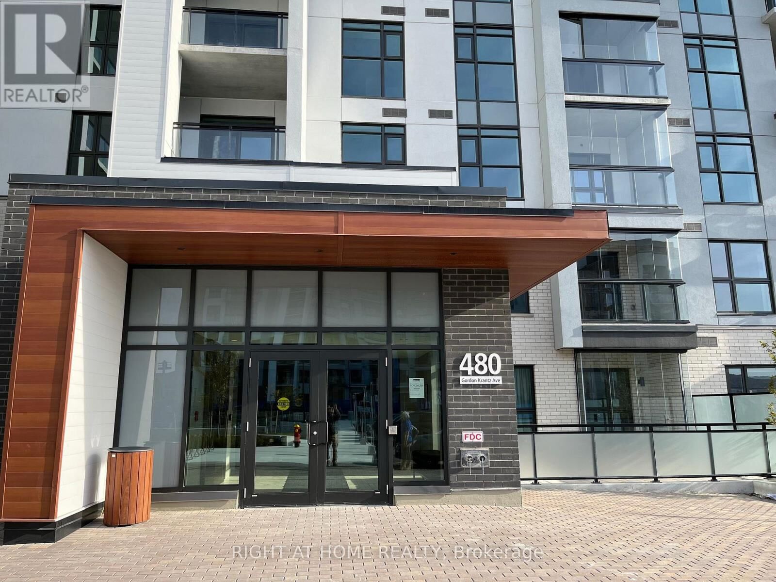 Property Photo:  480 Gordon Krantz Avenue 318  ON L9E 1Z5 