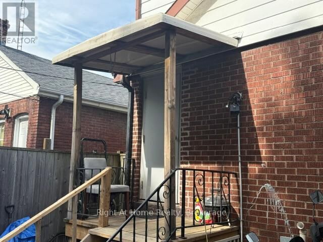 Property Photo:  238 Albert Street  ON L1H 4R5 